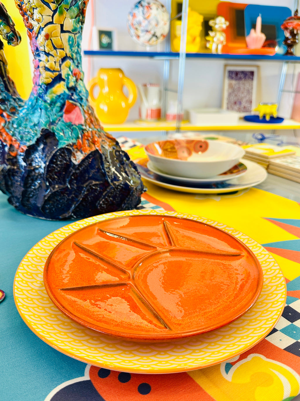Assiette ancienne en céramique de Vallauris années 60's - Orange
