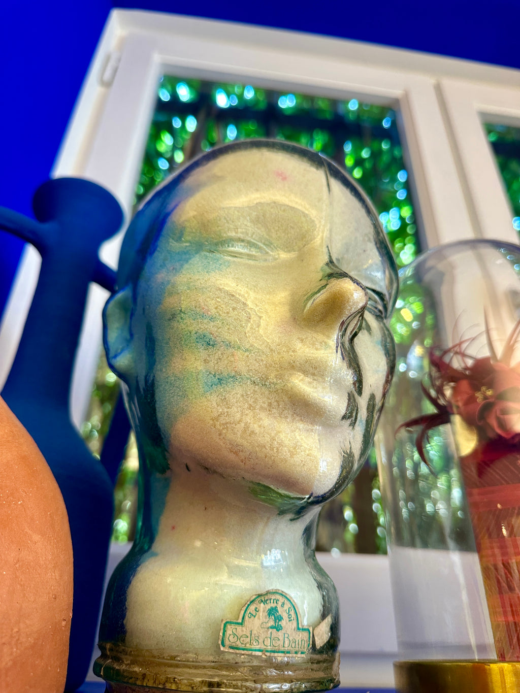Tête en verre vintage "le verre à soi" contenant des sels de bain.