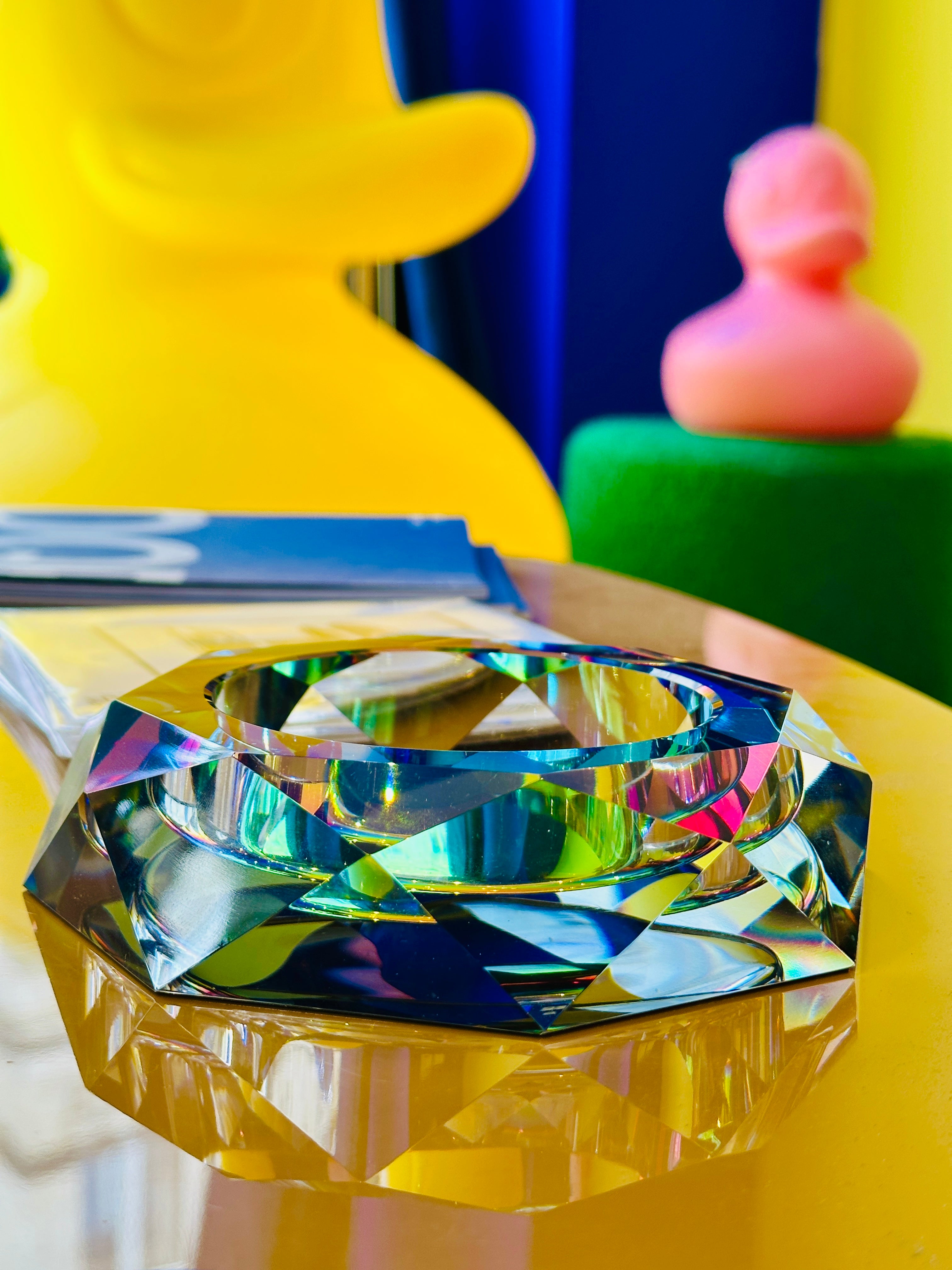 Cendrier Vide Poche artisanal en cristal irisé de 25cm de diamètre.