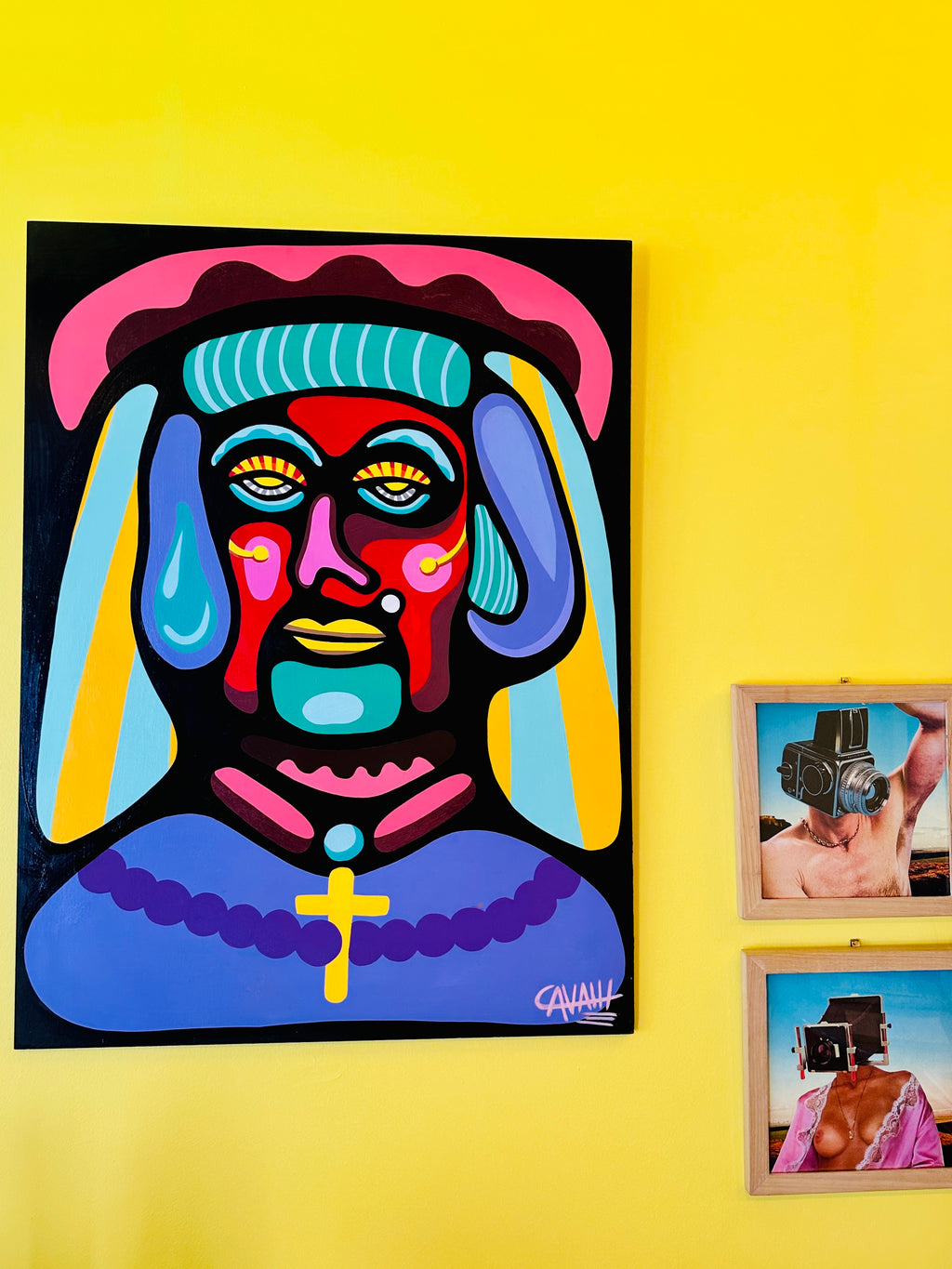 "La dame de la haute" par Cavam. Peinture sur bois de 60x80cm.