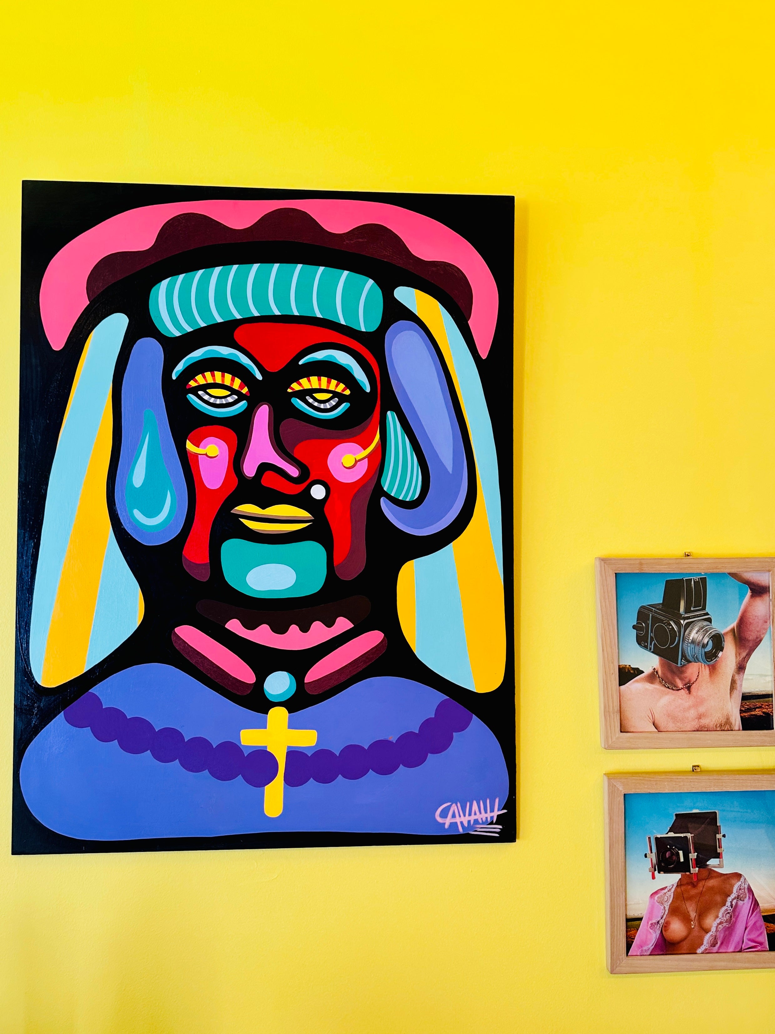 "La dame de la haute" par Cavam. Peinture sur bois de 60x80cm.