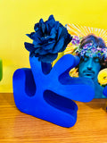 Grand vase en céramique bleu Klein inspiration "Matisse" fait main en Provence.