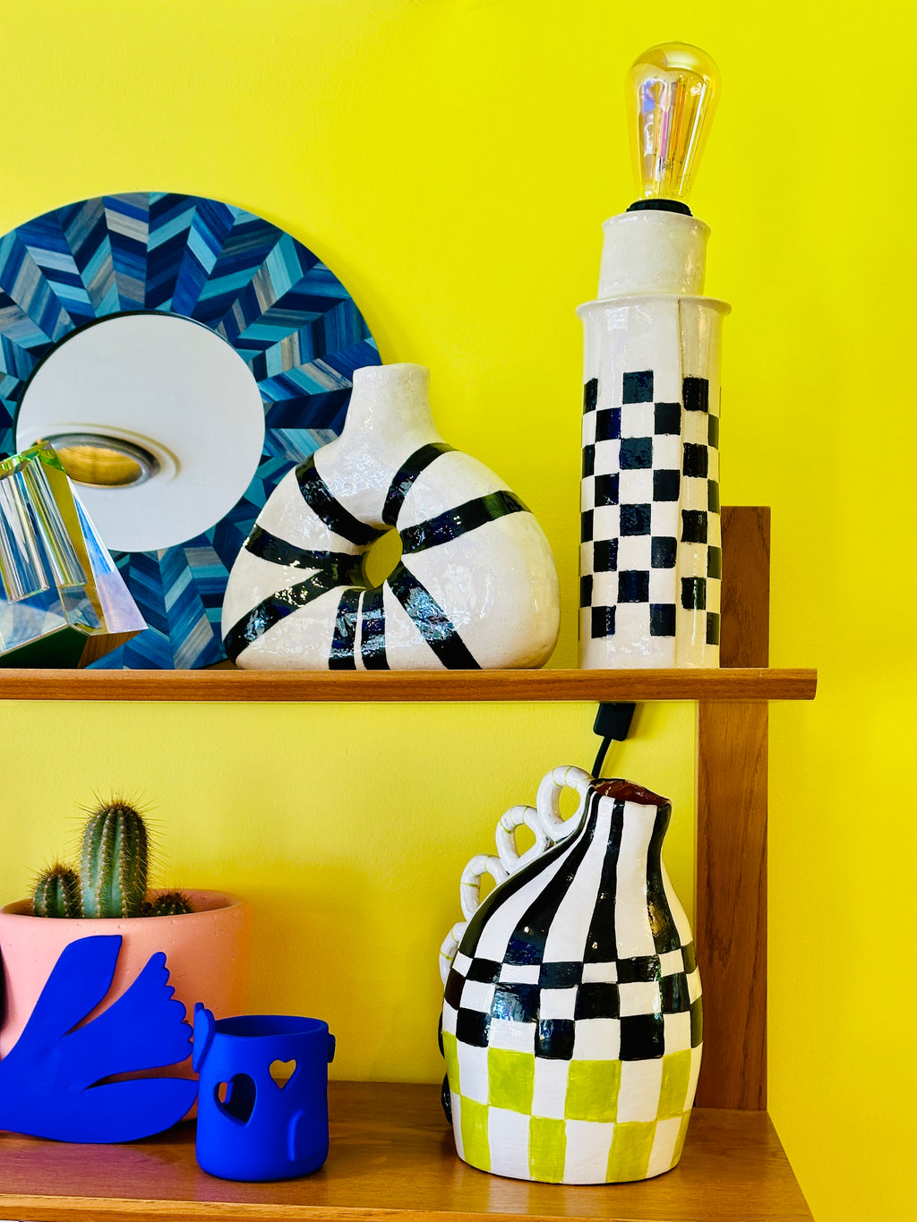 Grand vase en céramique, à carreaux, fait main en Provence.