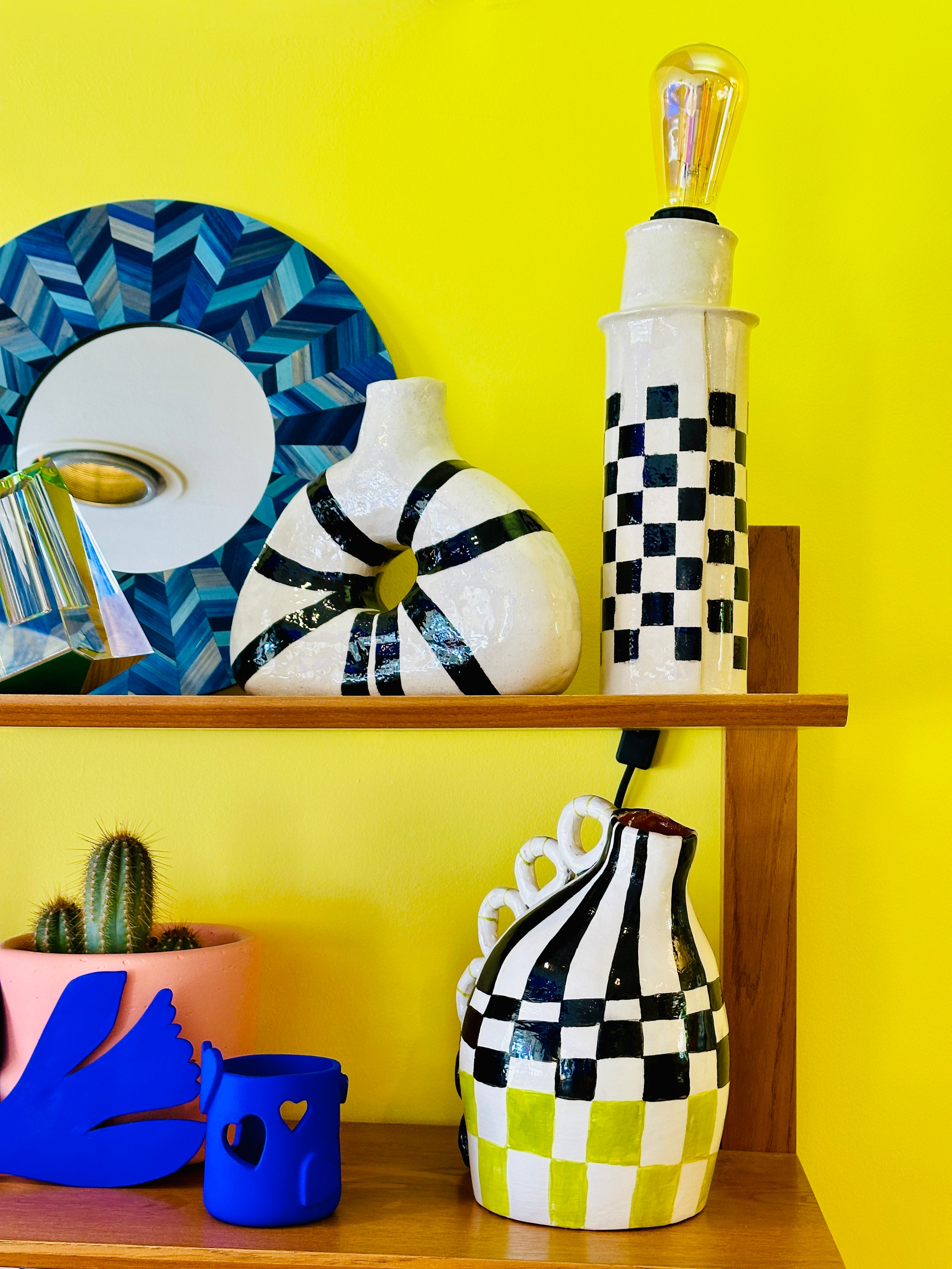 Grand vase en céramique, à carreaux, fait main en Provence.