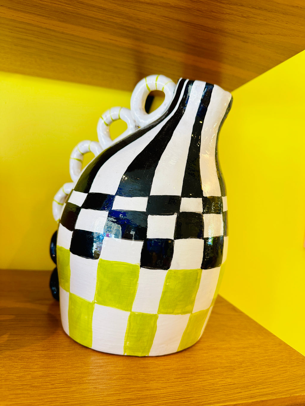 Grand vase en céramique, à carreaux, fait main en Provence.