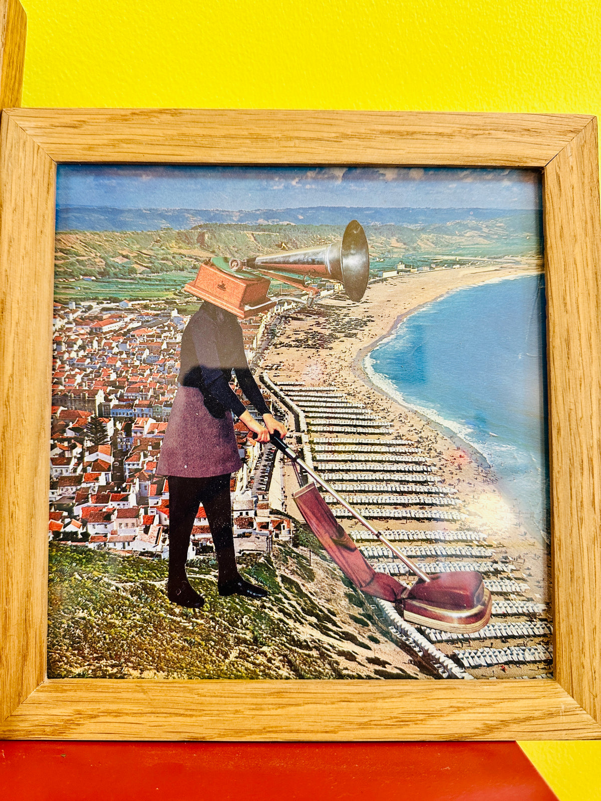 "Siffler en travaillant" de Videophage (Thomas Fage), collage. Œuvre orginale.