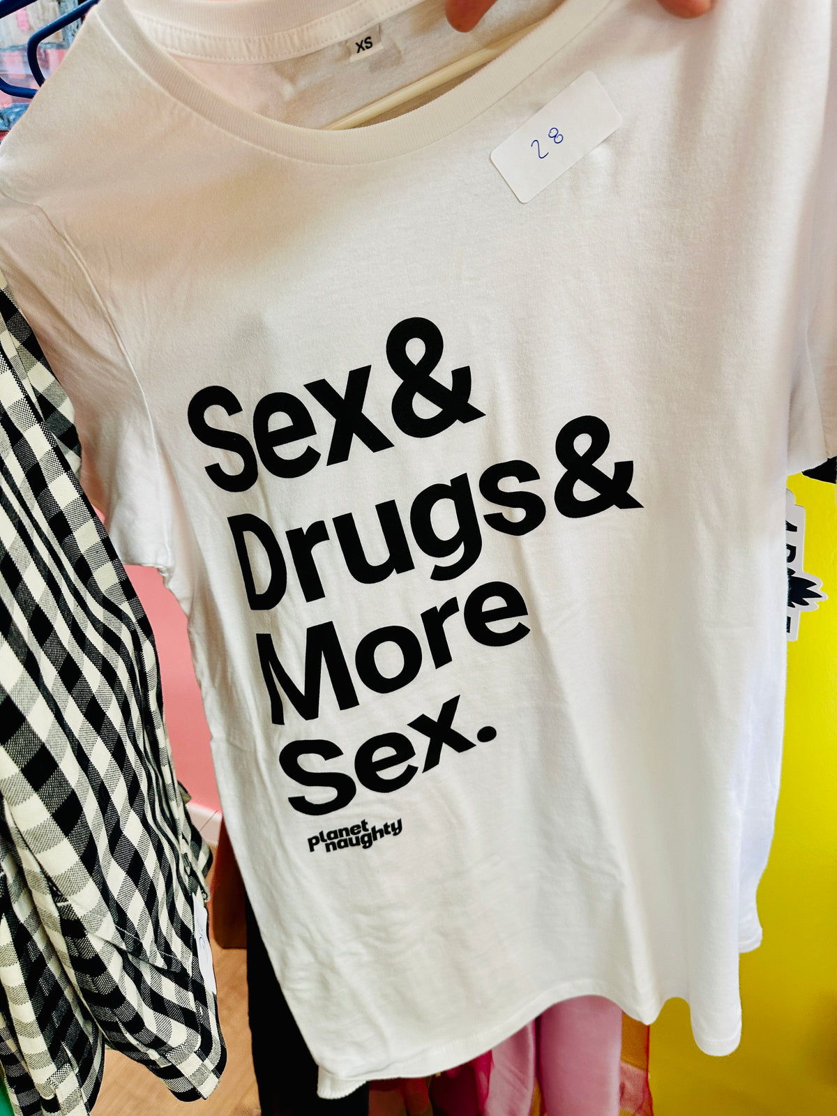 Tee-Shirt "Sex & Drugs & More Sex." Blanc et Noir. Unisexe.